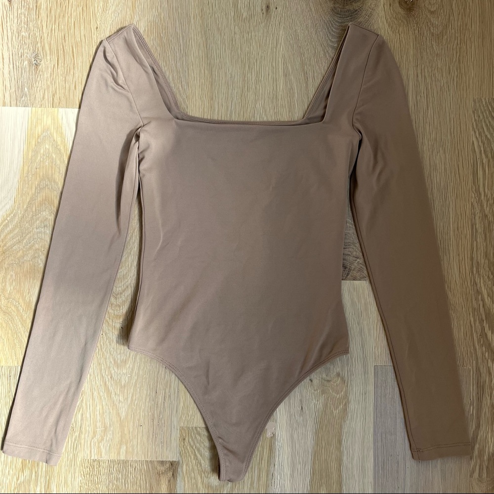 Aritzia Babaton Contour Longsleeve Bodysuit